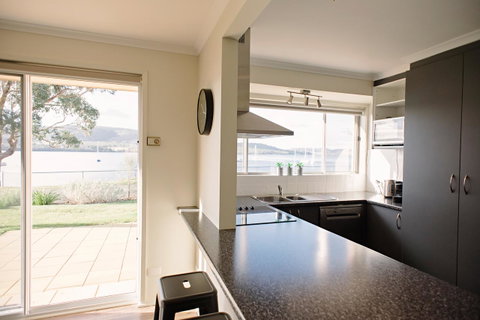 The Holiday Home People - Kempsey Accommodation 6