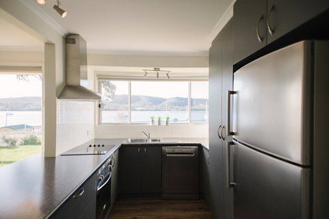 The Holiday Home People - Kempsey Accommodation 5