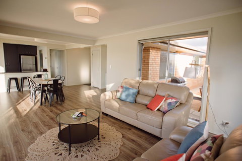 The Holiday Home People - Kempsey Accommodation 3