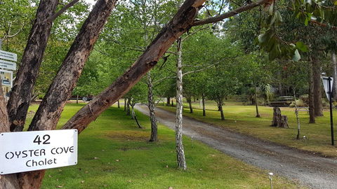 Oyster Cove Chalet - Kempsey Accommodation 14