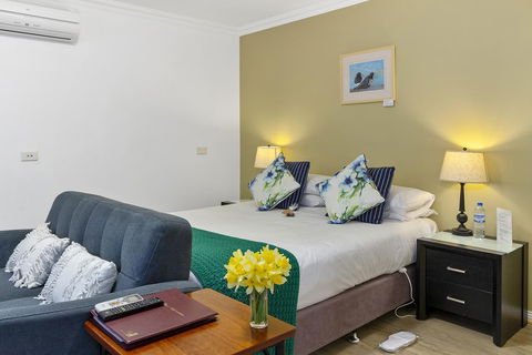 Oyster Cove Chalet - Kempsey Accommodation 4