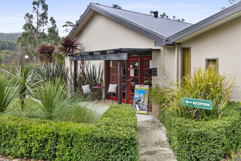 Oyster Cove Chalet - Kempsey Accommodation 13
