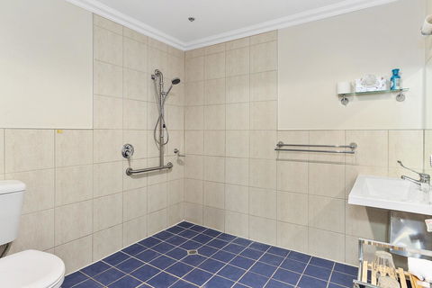 Oyster Cove Chalet - Kempsey Accommodation 11