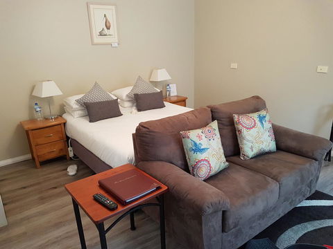 Oyster Cove Chalet - Kempsey Accommodation 15