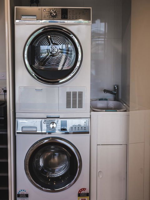 Russell House - Kempsey Accommodation 21