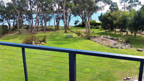 Four Seasons Waterfront Villas - Kempsey Accommodation 0