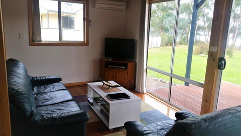 Four Seasons Waterfront Villas - Kempsey Accommodation 31