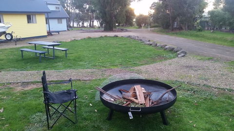 Four Seasons Waterfront Villas - Kempsey Accommodation 15