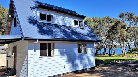 Four Seasons Waterfront Villas - Kempsey Accommodation 1