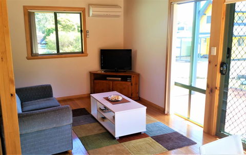 Four Seasons Waterfront Villas - Kempsey Accommodation 19