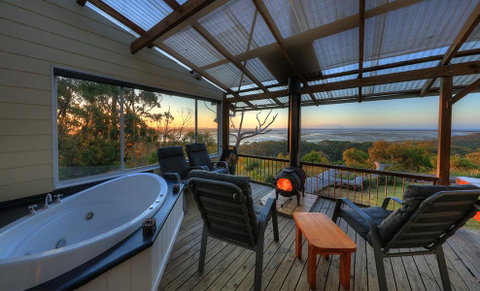 Island View Spa Cottage - Kempsey Accommodation 1
