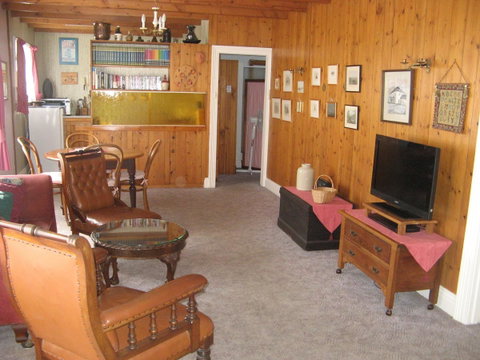 The Grove Cottages - Kempsey Accommodation 5