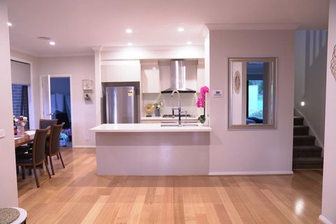 New Comfort House Near Box Hill - Kempsey Accommodation 3