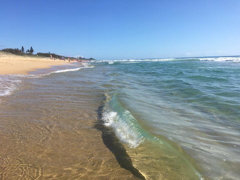 NEW UPMARKET COMFORTABLE 2 Bed, 2 Bath, OCEAN VIEWS, 250m To BUDDINA BEACH! - Kempsey Accommodation 0