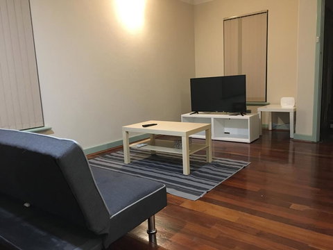 Newly Furnished Cosy Home - Kempsey Accommodation 0