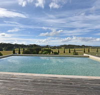 Noble Willow Homestead Lovedale. Super Spacious with views and pool - Kempsey Accommodation