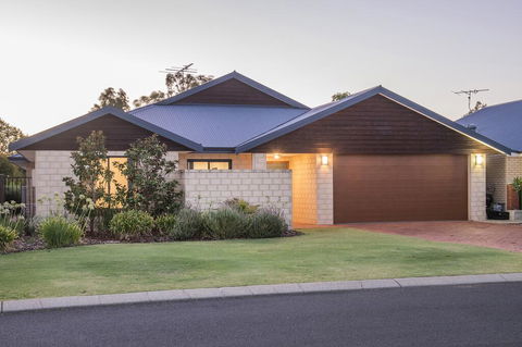 Nyes Nest - Kempsey Accommodation 0