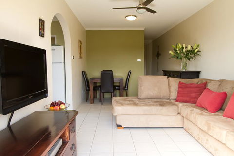 Oaks Apartment At Dee Why Beach - Kempsey Accommodation 1