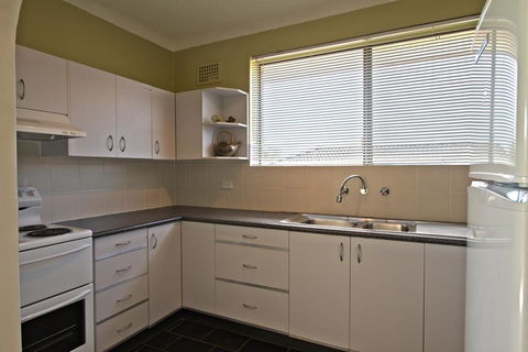 Oaks Apartment At Dee Why Beach - Kempsey Accommodation 3