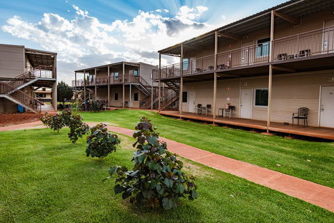 Oasis Newman - Kempsey Accommodation 0
