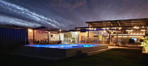 Oasis Newman - Kempsey Accommodation 1