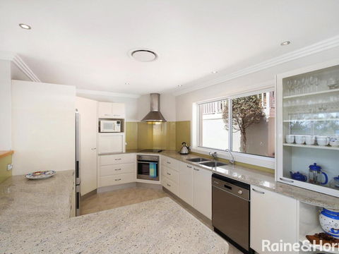 Ocean Breeze - 41 Kurrawyba Avenue, Terrigal - Kempsey Accommodation 3