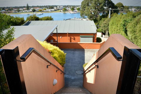Ocean View Apt 1 - Kempsey Accommodation 1