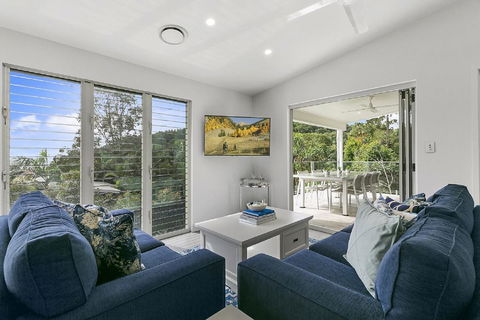 Ocean Views, Luxury Living In Noosa Heads - Unit 2/13 Angler Street - Kempsey Accommodation 1