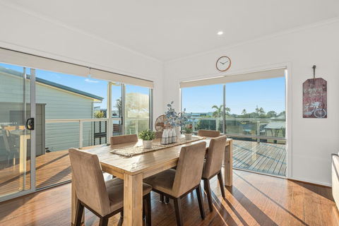 Oceans Eight - Kempsey Accommodation 3