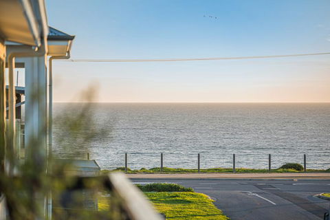 Oceans Eight - Kempsey Accommodation 1