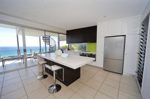 Oceanside 4 Bedrooms - Kempsey Accommodation 1
