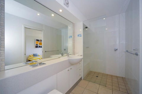 Oceanside 4 Bedrooms - Kempsey Accommodation 3