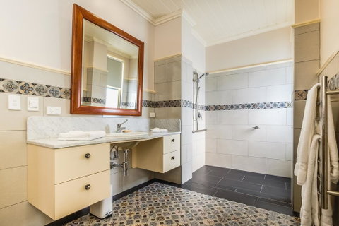 Old Bank Boutique Hotel - Kempsey Accommodation 1