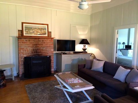 Old Schoolmaster's Cottage On The Barrington River - Kempsey Accommodation 2