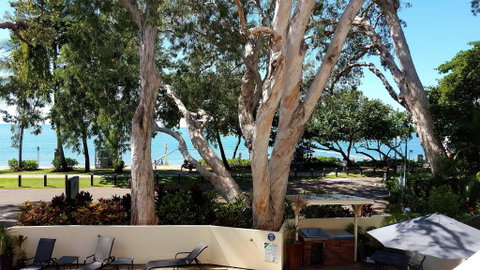 On Palm Cove Beachfront Apartments - Kempsey Accommodation 3