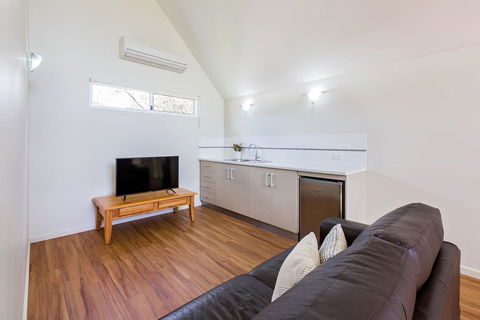 ON THE BEACH - Villa Over The Road From The Beach - Kempsey Accommodation 2