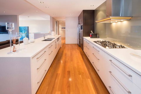 Opulent Oasis - Luxurious Old Dunsborough With Pool And Ocean Views - Kempsey Accommodation 2