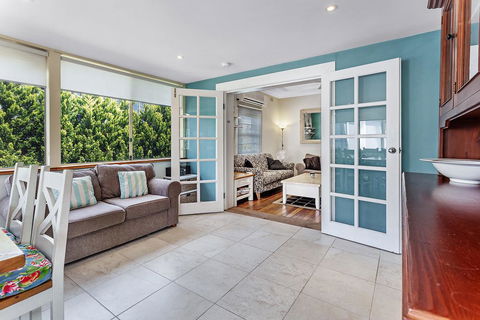 Oscars Pet Friendly Beach House, 14 Tomaree Road - Kempsey Accommodation 3