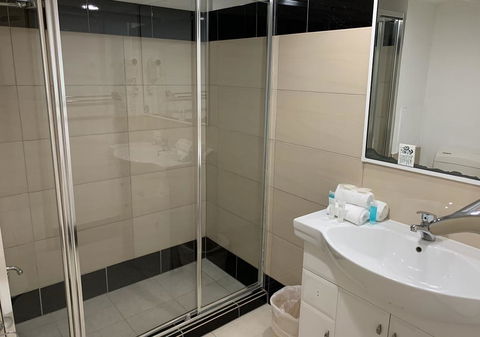 Outrigger Burleigh - Kempsey Accommodation 3