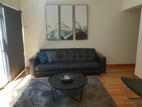Pakenham Palace - Two Bedroom Converted Warehouse Apartment - Kempsey Accommodation 3