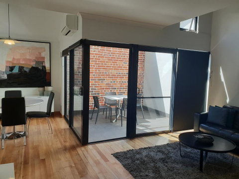 Pakenham Palace - Two Bedroom Converted Warehouse Apartment - Kempsey Accommodation 1