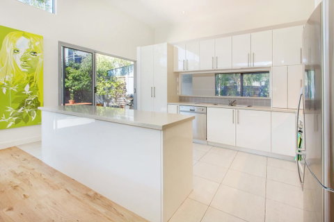 PALM COURT RETREAT - MORNINGTON - Kempsey Accommodation 3