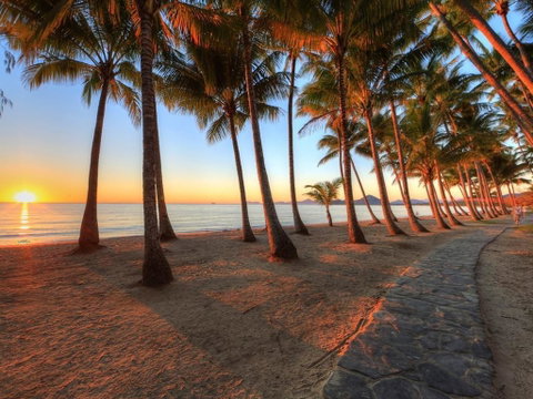 Palm Cove Beach Retreat - Kempsey Accommodation 0