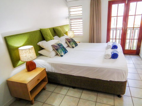 Palm Cove Beach Retreat - Kempsey Accommodation 1