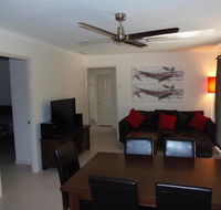 Palmgrove 2 - Rainbow Beach Pet Friendly Fully Fenced Air Conditioned Five Minutes To Beach - Kempsey Accommodation