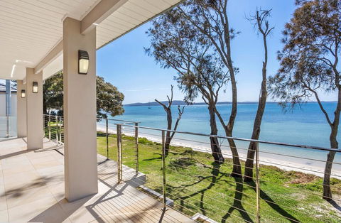 Paradise Beach House - Waterfront With Heated Pool - Kempsey Accommodation 2