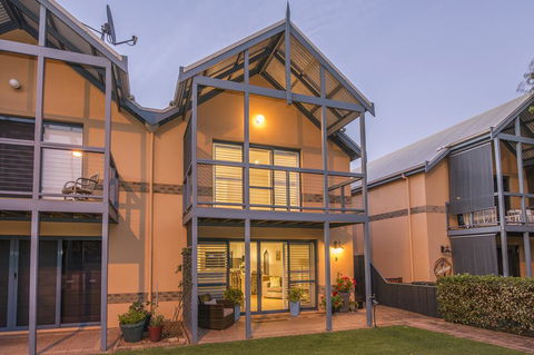 Peppabay - Kempsey Accommodation 0