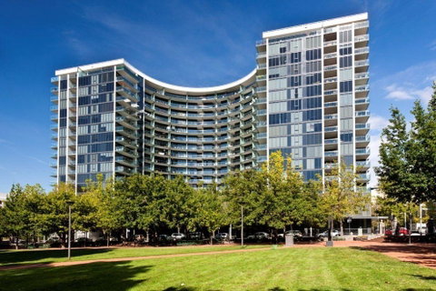 Perfectly Located Modern Apartment - Canberra CBD - Kempsey Accommodation 2