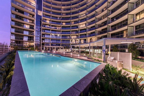 Perfectly Located Modern Apartment - Canberra CBD - Kempsey Accommodation 1