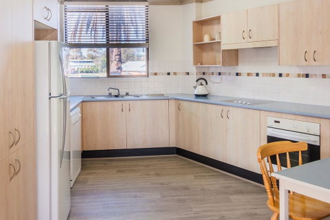 PERFECTLY POSITIONED BEACHFRONT APARTMENT-GREAT LOCATION WITH OCEAN VIEWS - Kempsey Accommodation 1